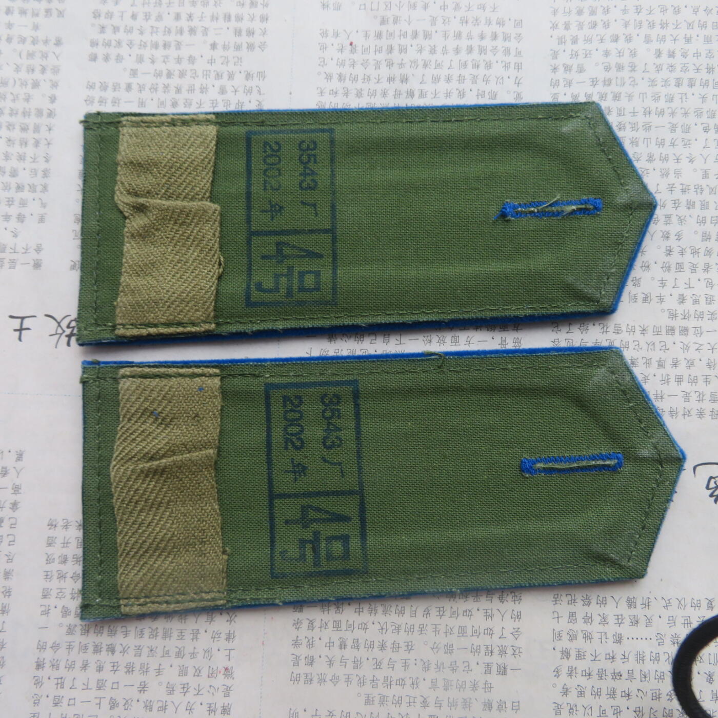 56--全新87空中尉、上尉4号软肩章各一付