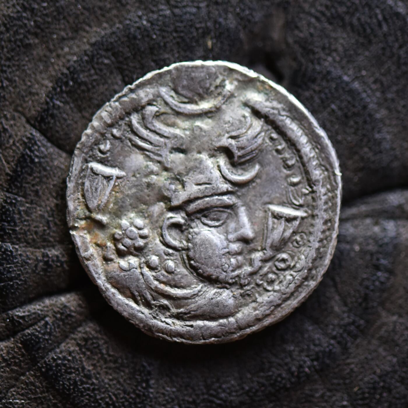 【良泉】第41期【自动场】11月27日晚19.30点开拍！86组，西方古代钱币专场 公元459-484年【萨珊波斯】卑路斯一世，剪边一德拉克马，等价阿拉伯迪尔汗 银币，重2.64克