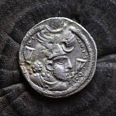 【良泉】第41期【自动场】11月27日晚19.30点开拍！86组，西方古代钱币专场 - 公元459-484年【萨珊波斯】卑路斯一世，剪边一德拉克马，等价阿拉伯迪尔汗 银币，重2.64克