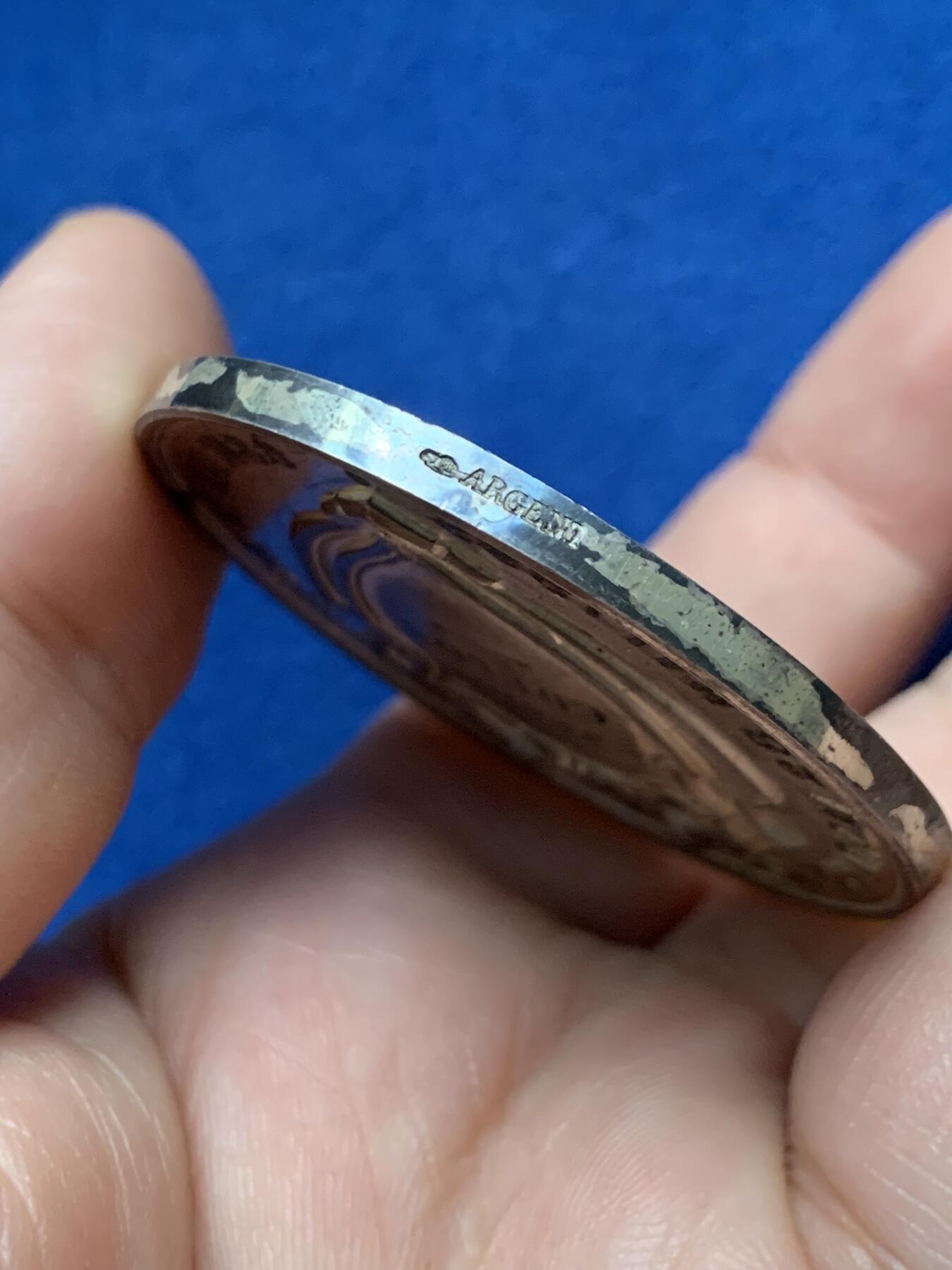 《竞宝斋》第440场 周日，周一，周二 3场连拍 （全场包邮） 法国1888年首次圣餐纪念银章，47.07g，46.1mm，丰饶角边铭