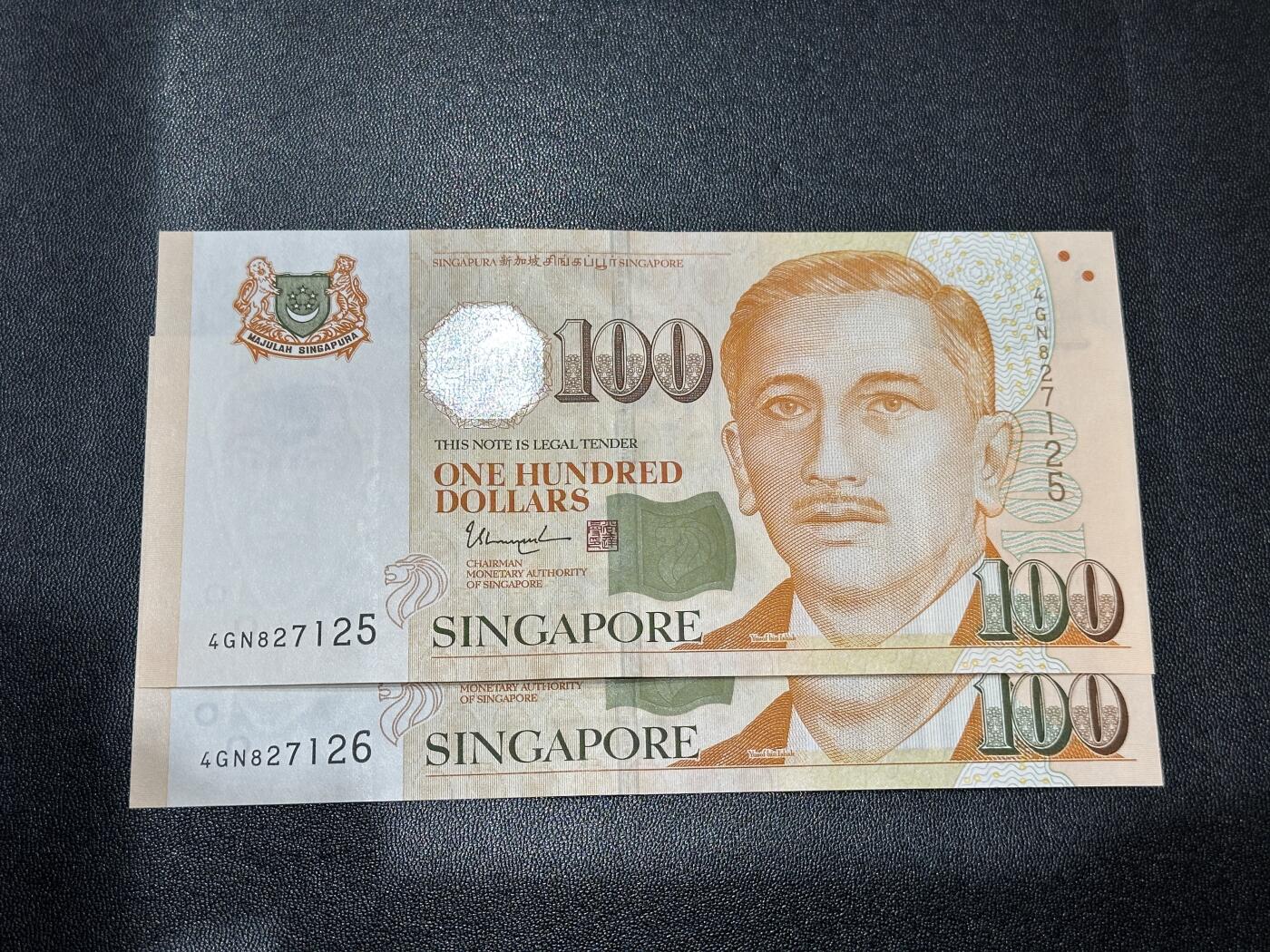 《外钞收藏家》第五百八十六期（品种丰富、精品多）（本平台长期征集拍品、欢迎藏友们联系合作） 新加坡人像纸币版100元 2连号（125-126） 全新UNC