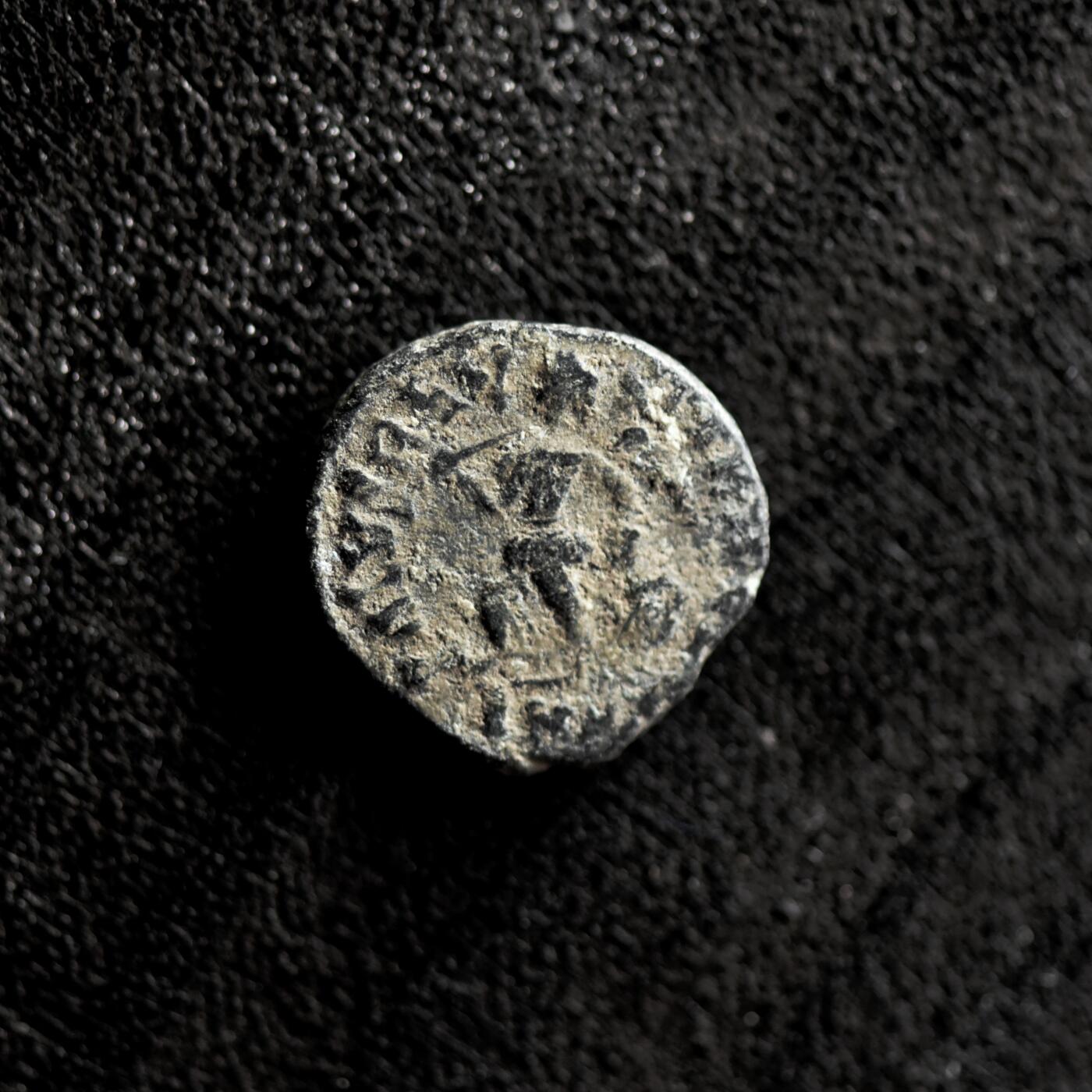 【良泉】第41期【自动场】11月27日晚19.30点开拍！86组，西方古代钱币专场 公元383-408年【古罗马】东罗马帝国首位皇帝，阿卡迪乌斯“蛮族俘虏”铜币，1.07克