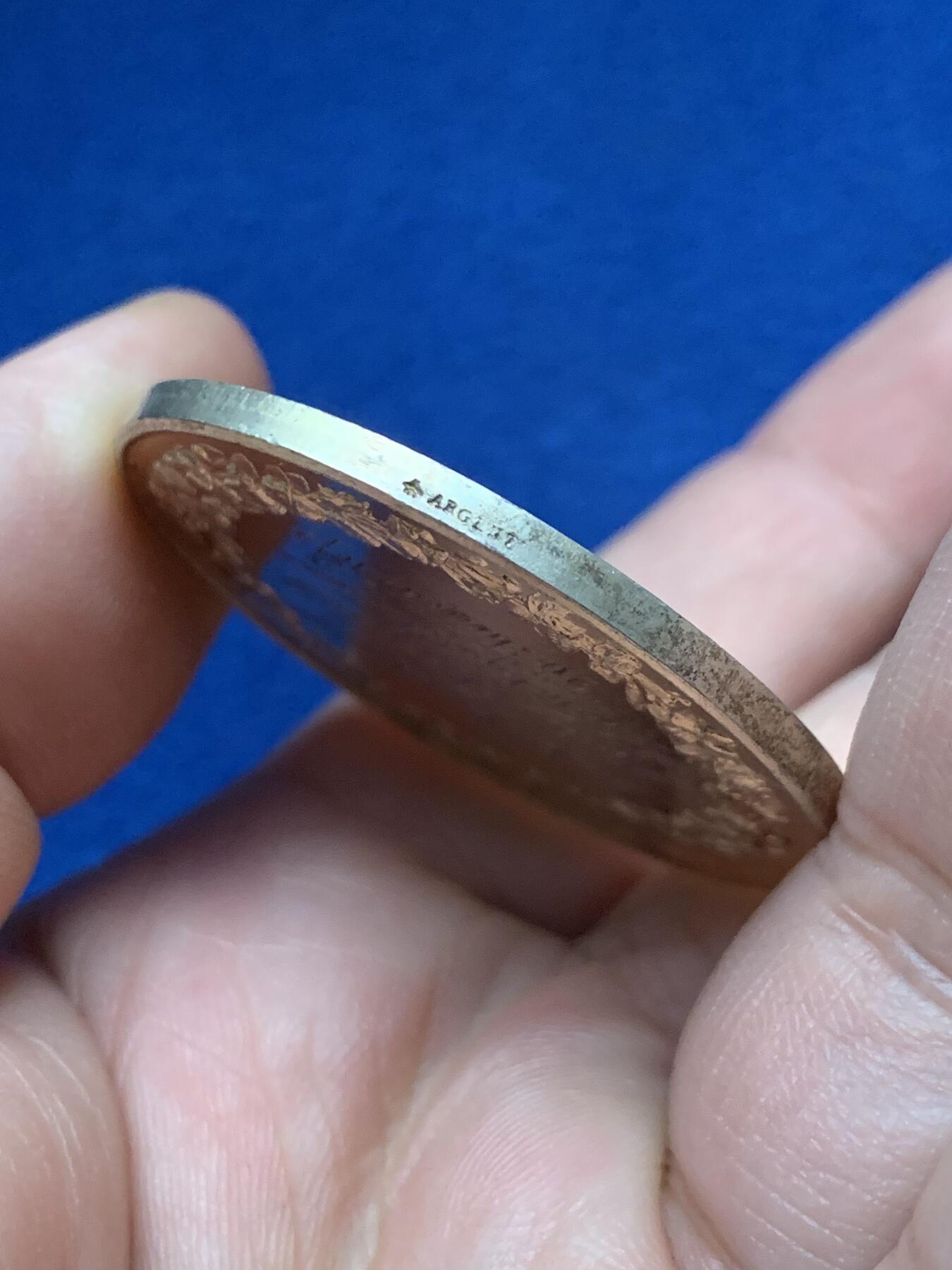 《竞宝斋》第440场 周日，周一，周二 3场连拍 （全场包邮） 法国婚姻与爱情纪念镀金银章，31.92g，41.3mm，蜜蜂边铭