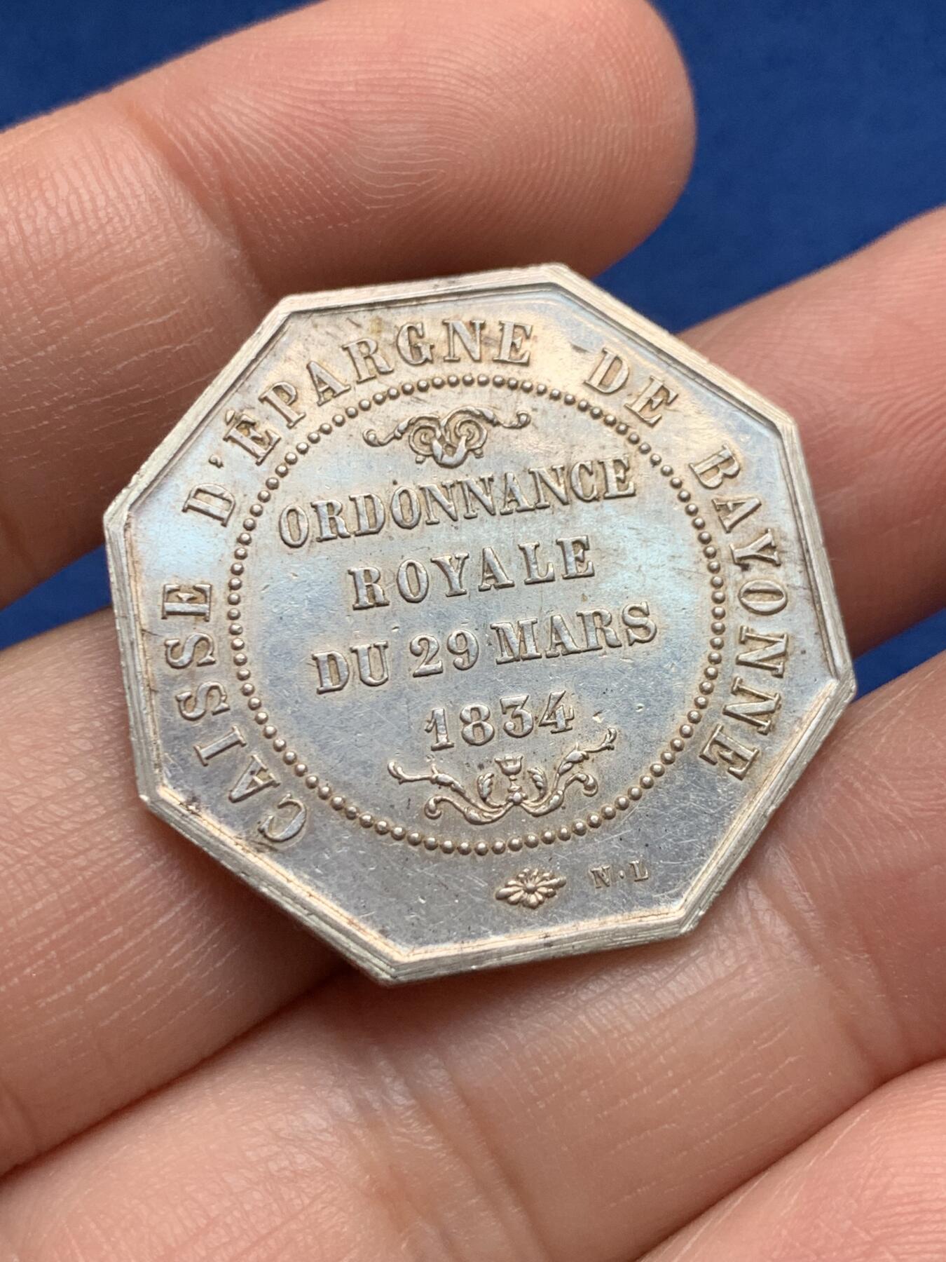 《竞宝斋》第440场 周日，周一，周二 3场连拍 （全场包邮） 法国巴约讷储蓄银行八角银质代币，14.05g，30.5mm，丰饶角1argent边铭