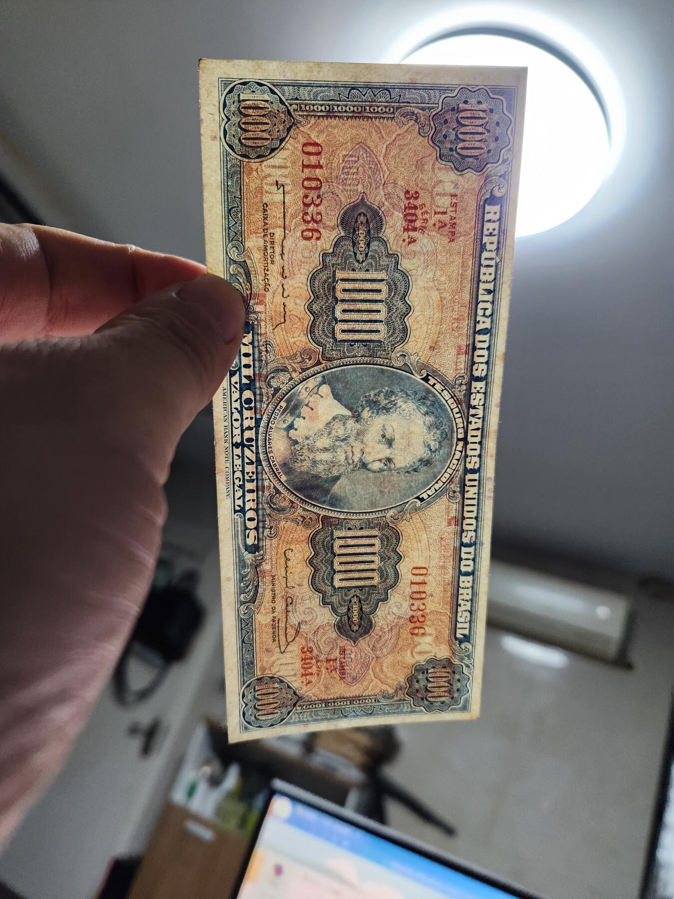 11月21号晚上8点 外国纸币自动截拍第61场 巴西1963年1000克鲁塞罗 蓝色 签名12 极美品