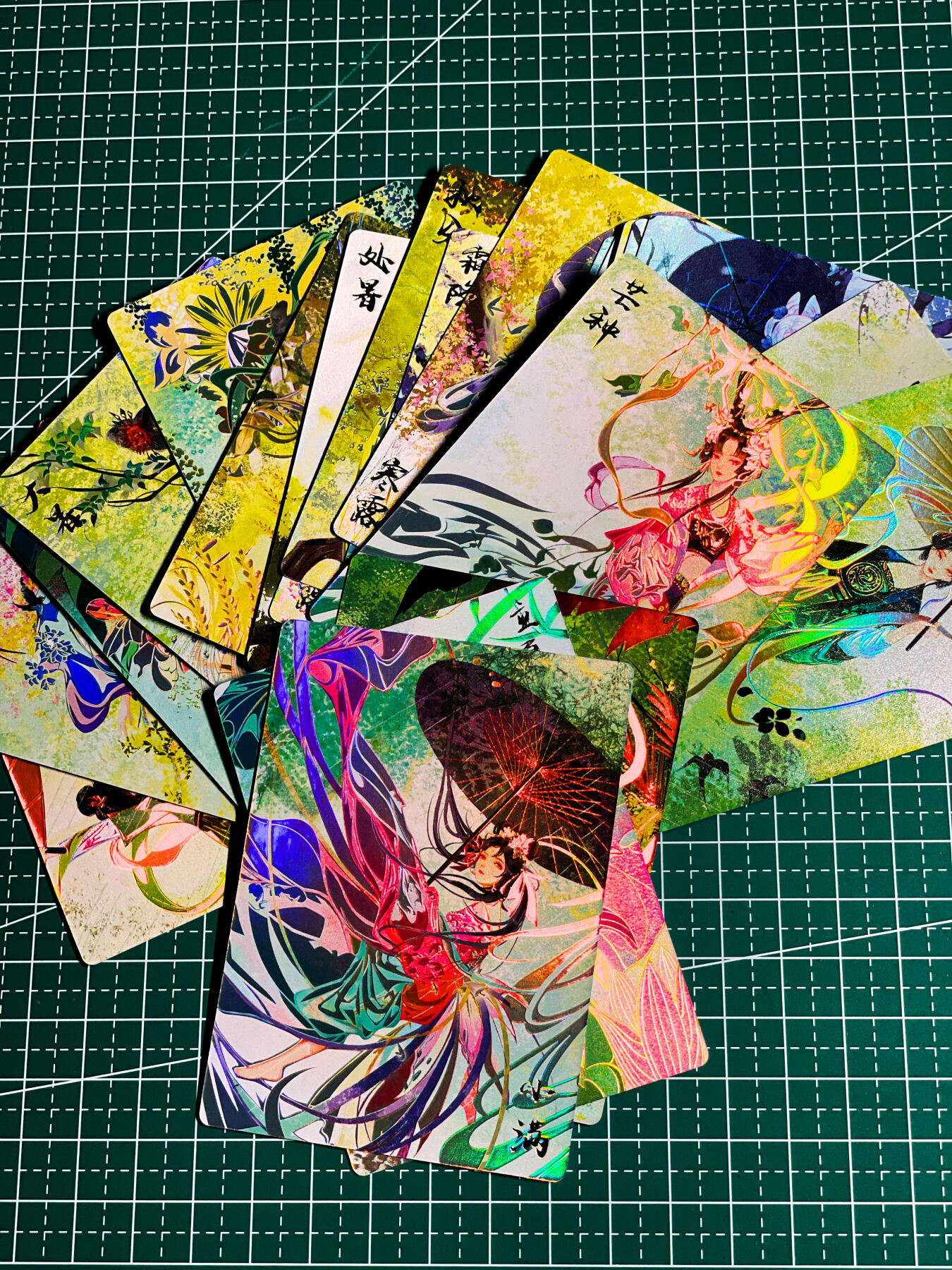 显眼宝36期 11月14日晚22:00截拍 佣金1起 可寄存～ 齐卡文化 24节气  很闪  彩闪24张 63*88