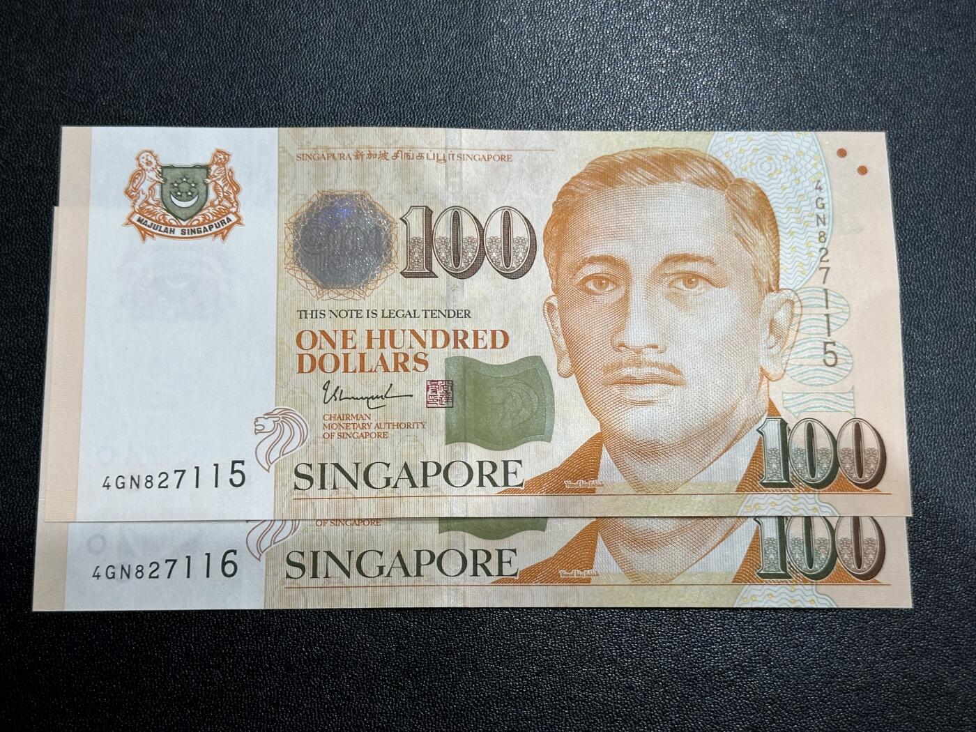 《外钞收藏家》第五百八十六期（品种丰富、精品多）（本平台长期征集拍品、欢迎藏友们联系合作） 新加坡人像纸币版100元 2连号（115-116） 全新UNC