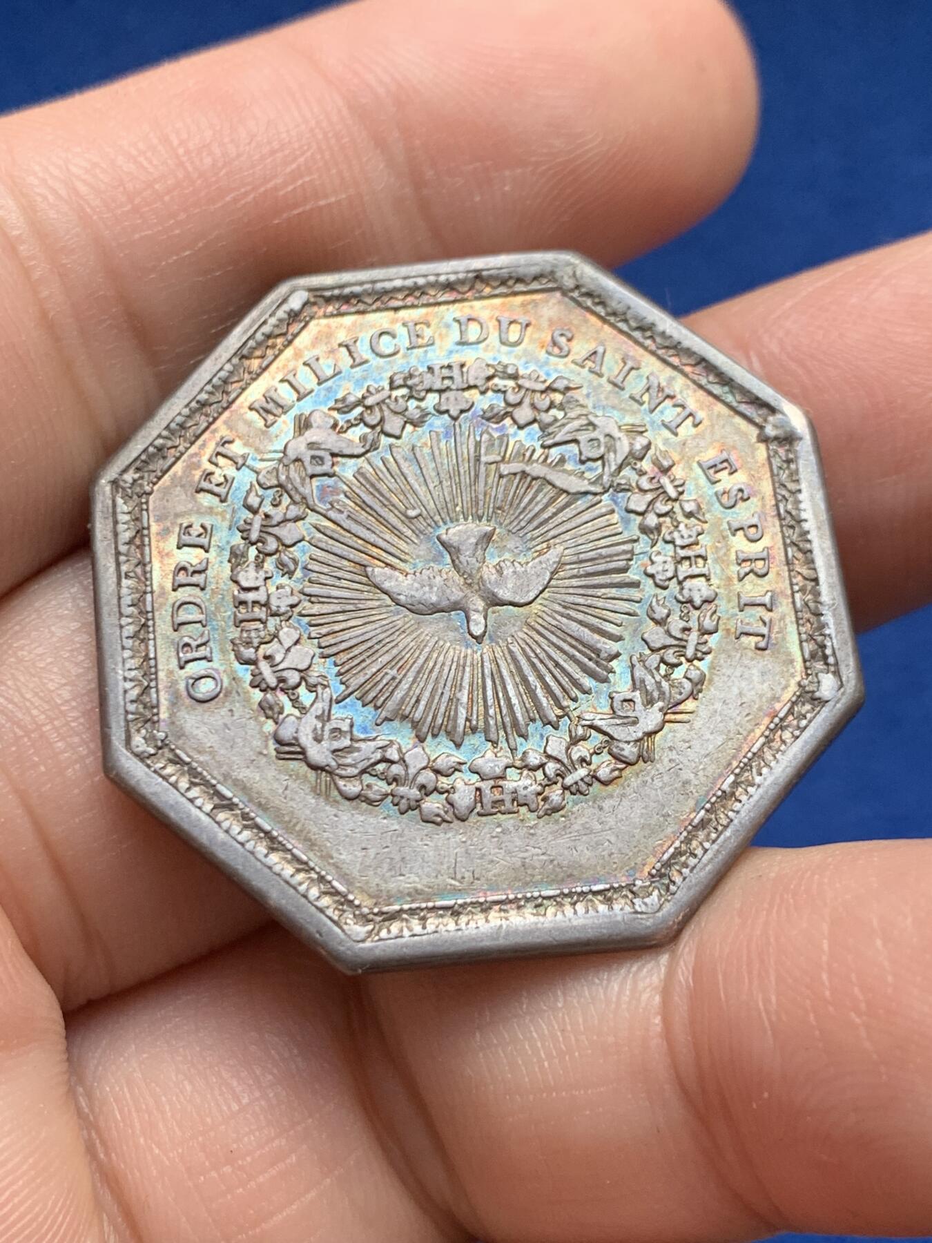 《竞宝斋》第440场 周日，周一，周二 3场连拍 （全场包邮） 法国八角银章，路易十六头像圣灵勋章，16.62g，33.8mm，早期无边铭