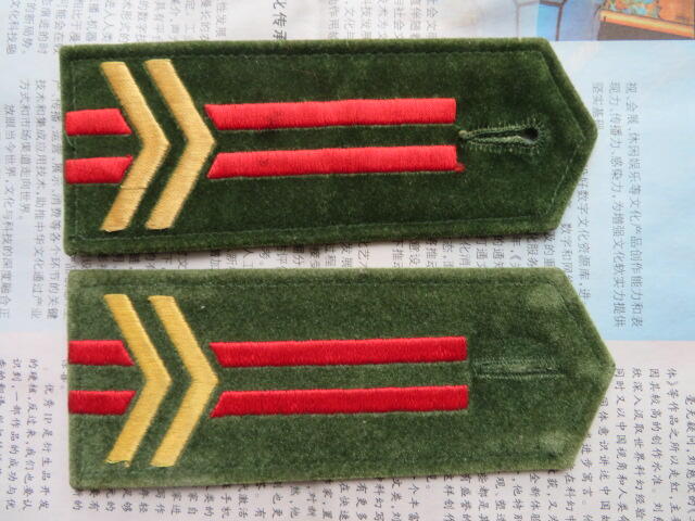 37--93二级警士长软肩章一付（2号，非全新）