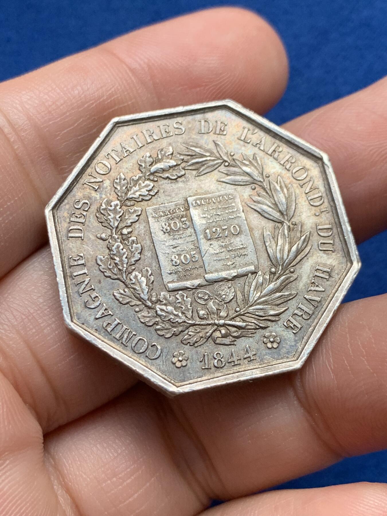 《竞宝斋》第440场 周日，周一，周二 3场连拍 （全场包邮） 法国勒阿弗尔公证人八角银质jeton，圣路易与查理曼，20.85g，33.8mm，手指边铭