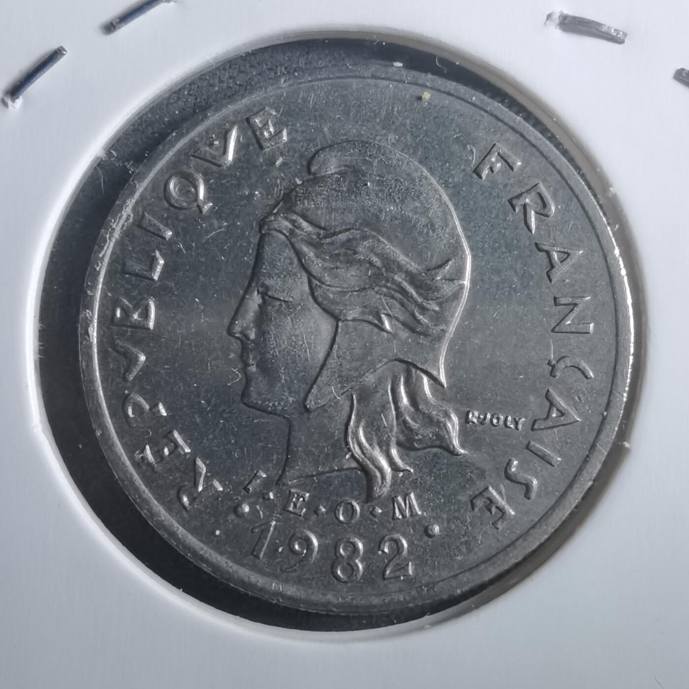 沼泽如烟--第907场 法属波利尼西亚1982年10法郎