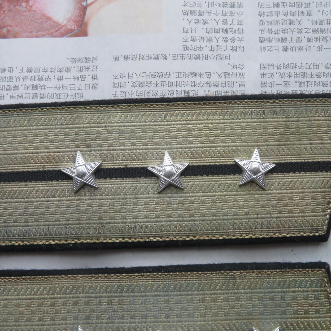 39--55海军技术上尉大衣肩章一付（领章铝星）