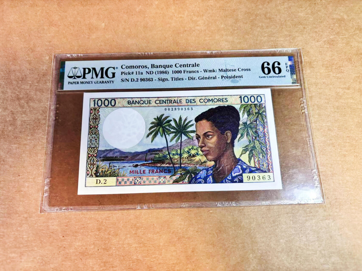 【Blue Auction】世界纸币精拍第752期——18级TOP拍卖/信誉/品质/专业/高效💫  【早期a版雕刻版 双面凹印】科摩罗 1986年1000法郎  PMG66EPQ 