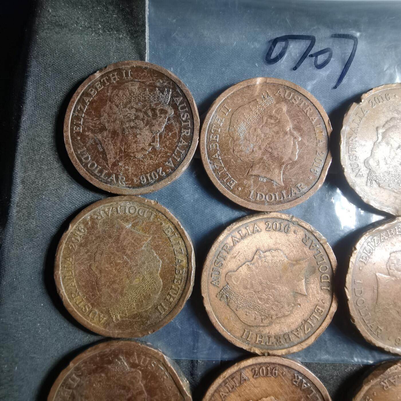 沼泽如烟--第907场 澳大意亚一元改刻9枚  品差如图