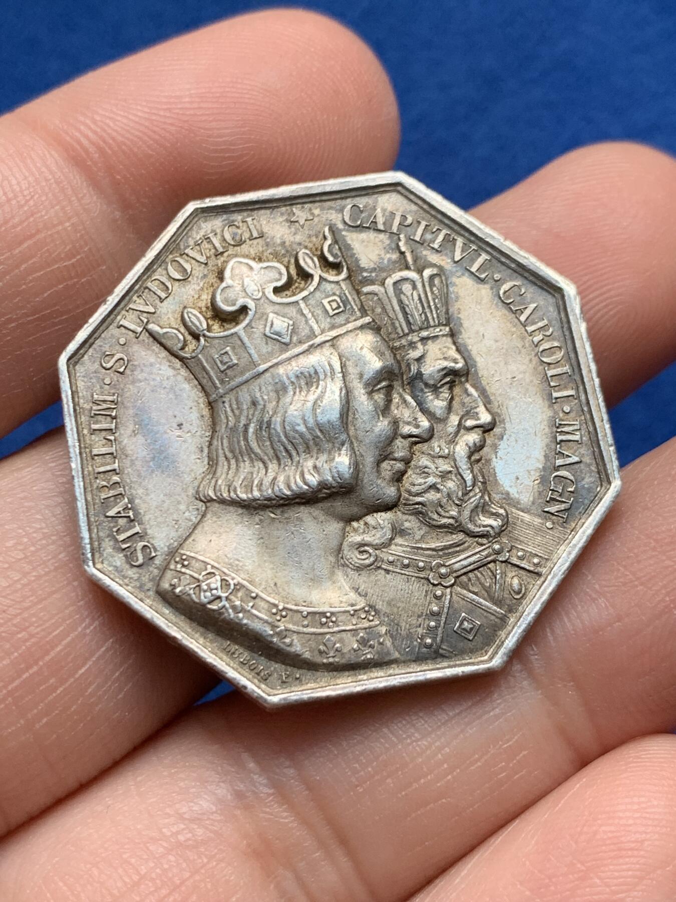 《竞宝斋》第440场 周日，周一，周二 3场连拍 （全场包邮） 法国勒阿弗尔公证人八角银质jeton，圣路易与查理曼，20.85g，33.8mm，手指边铭