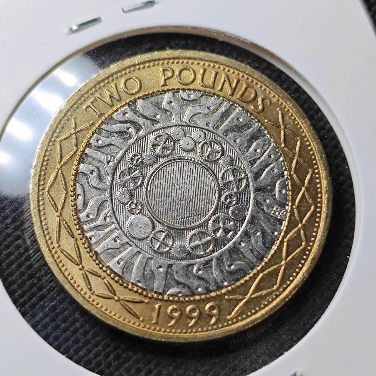 KK钱币收藏小铺  第373场  2月预留时间 周末发货  1999英国2镑双色币 好品
