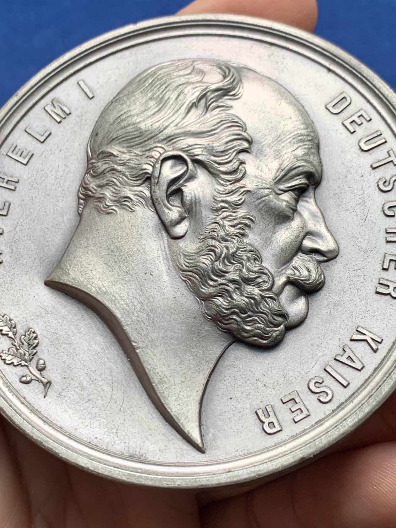 《竞宝斋》第440场 周日，周一，周二 3场连拍 （全场包邮） 普鲁士1897德皇百年纪念章 原盒 直径74.5mm 重量137.5g