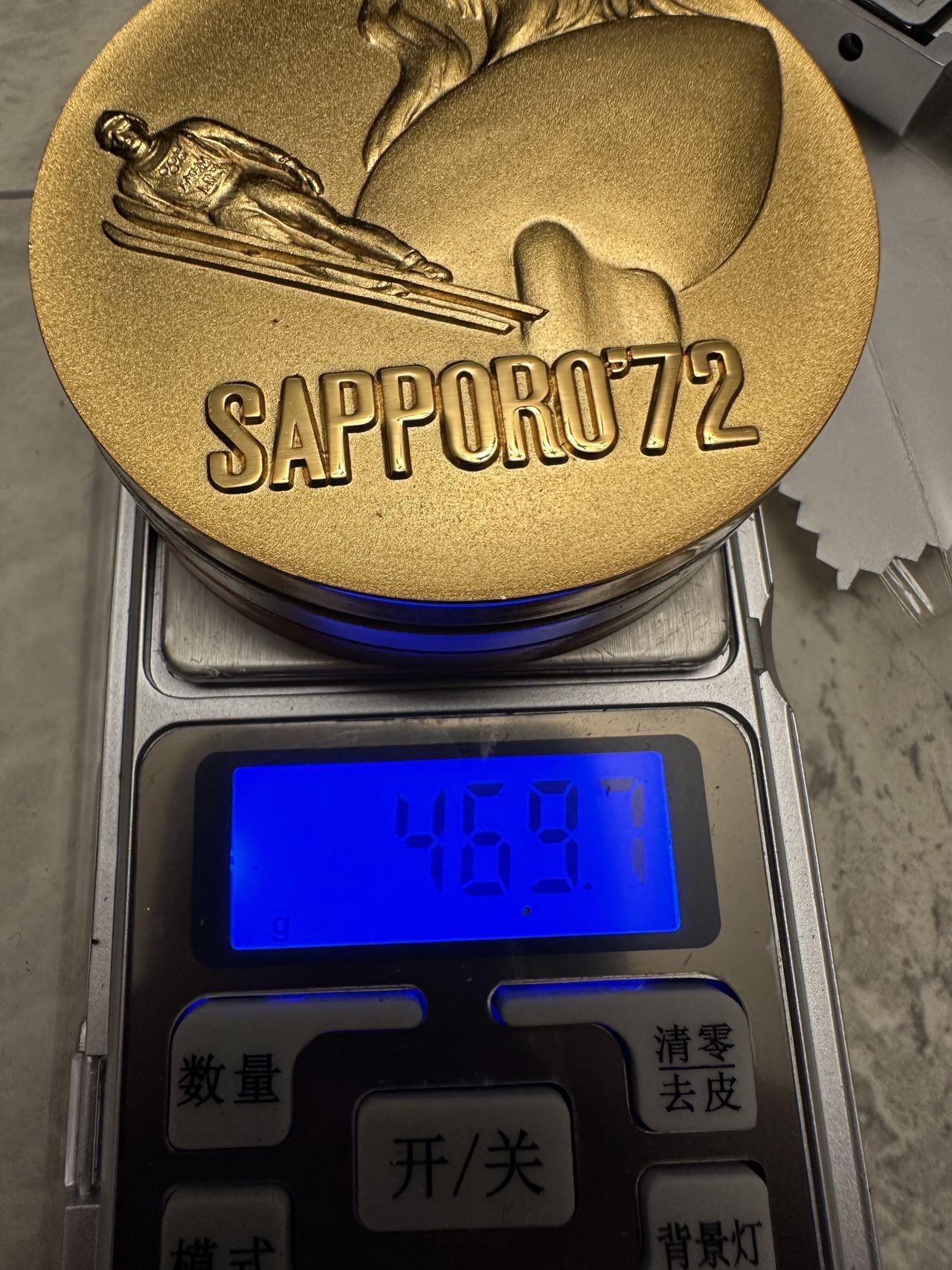 蒂克钱币-第48场日本章牌专场 日本 1972年 札幌冬奥会 少见 铜章+镀银+镀金章 64mm 469g