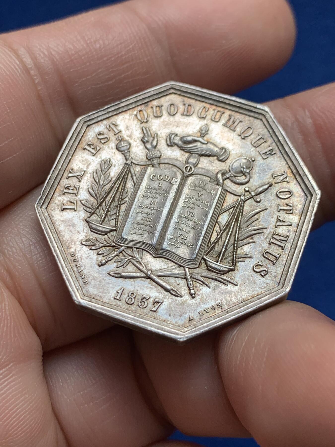 《竞宝斋》第440场 周日，周一，周二 3场连拍 （全场包邮） 法国维埃纳省公证人协会八角银质代币，16.27g，32.5mm，油灯边铭