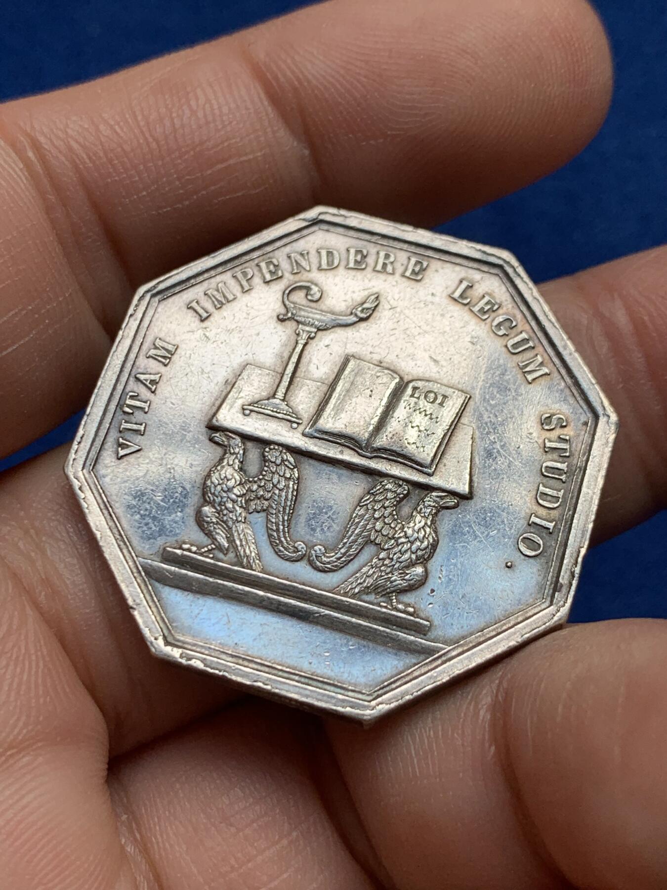 《竞宝斋》第440场 周日，周一，周二 3场连拍 （全场包邮） 法国巴黎上诉法院法律顾问八角银质jeton，16.77g，33.6mm，蜜蜂边铭