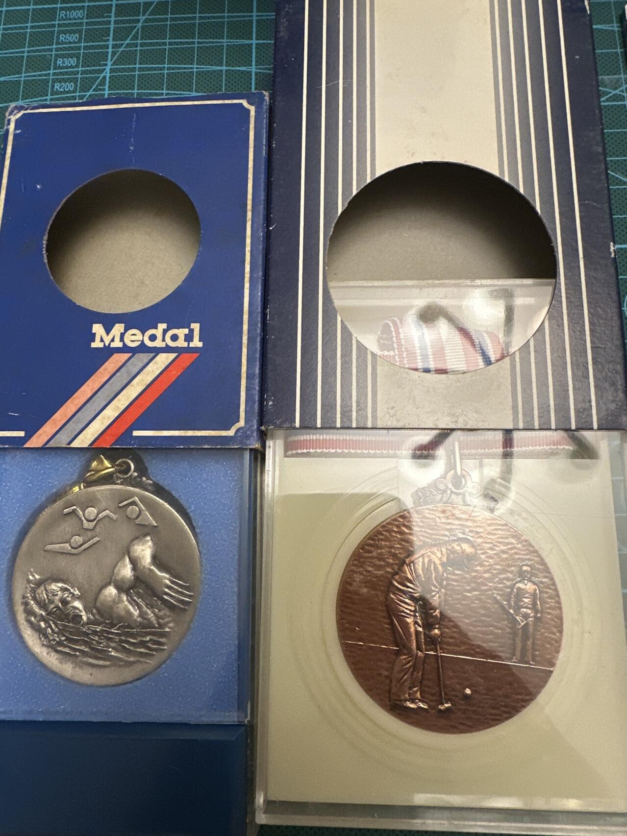 蒂克钱币-第48场日本章牌专场 日本 游泳盒门球 比赛章 2枚