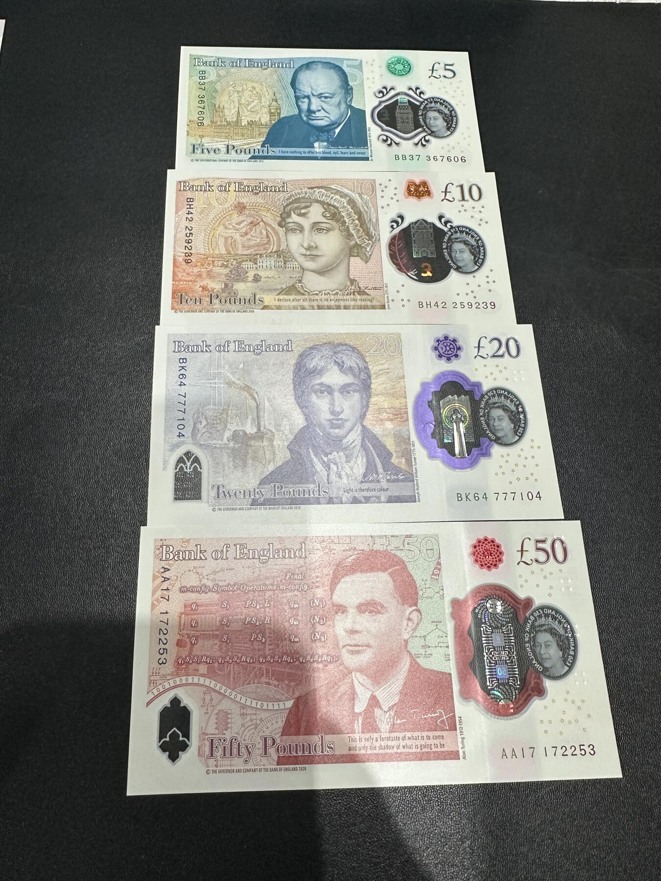 《外钞收藏家》第五百八十六期（品种丰富、精品多）（本平台长期征集拍品、欢迎藏友们联系合作） 英国女王版塑料钞5-50镑 四张一起 全新UNC