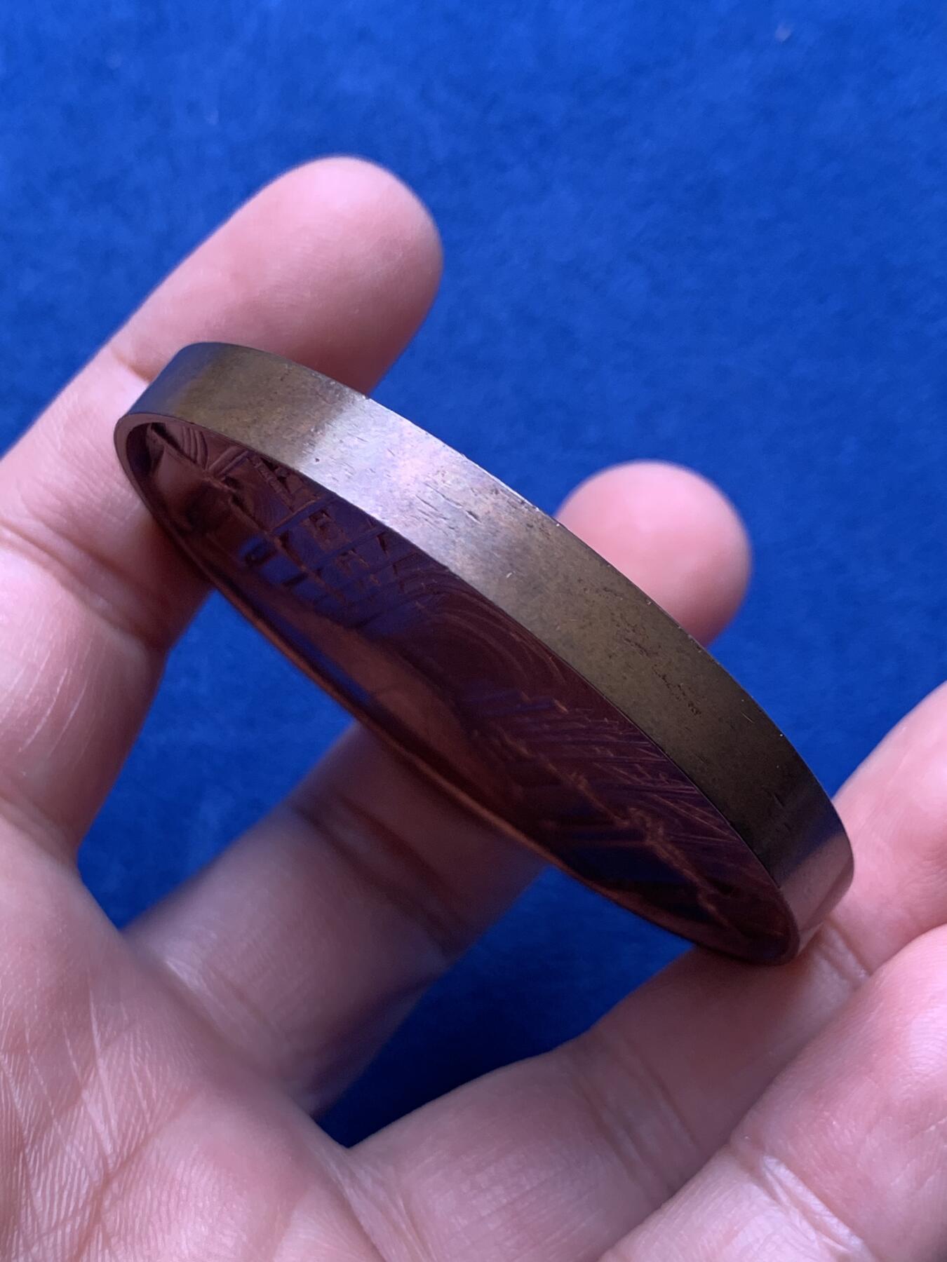 《竞宝斋》第440场 周日，周一，周二 3场连拍 （全场包邮） J.Wiener 1855年法国巴黎圣母院教堂大铜章，著名的比利时雕刻师Wiener教堂系列作品之一，欧洲古典建筑章牌的典范，95g，58.3mm