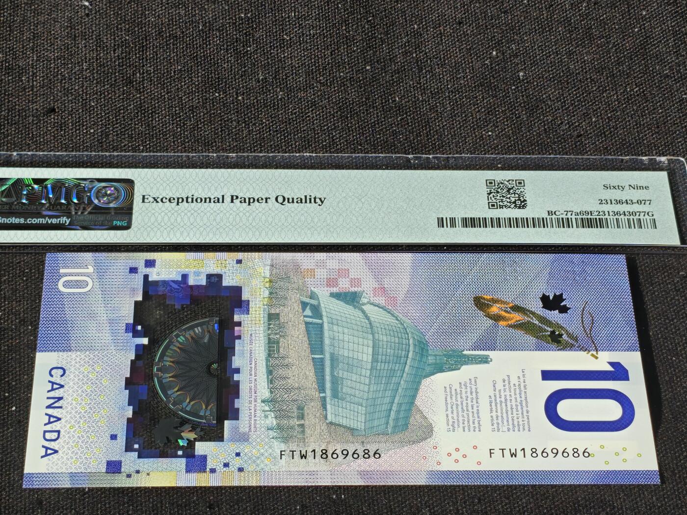 刘世昌艺术品销售中心～虎踞龙蟠*金杨在线联拍群第510期 加拿大2018年10元【倒置号】【首发冠】（PMG 69E 号码：FTW 1869686）1枚。此钞荣获当年IBNS世界纸币大奖赛“最佳纸币”大奖。