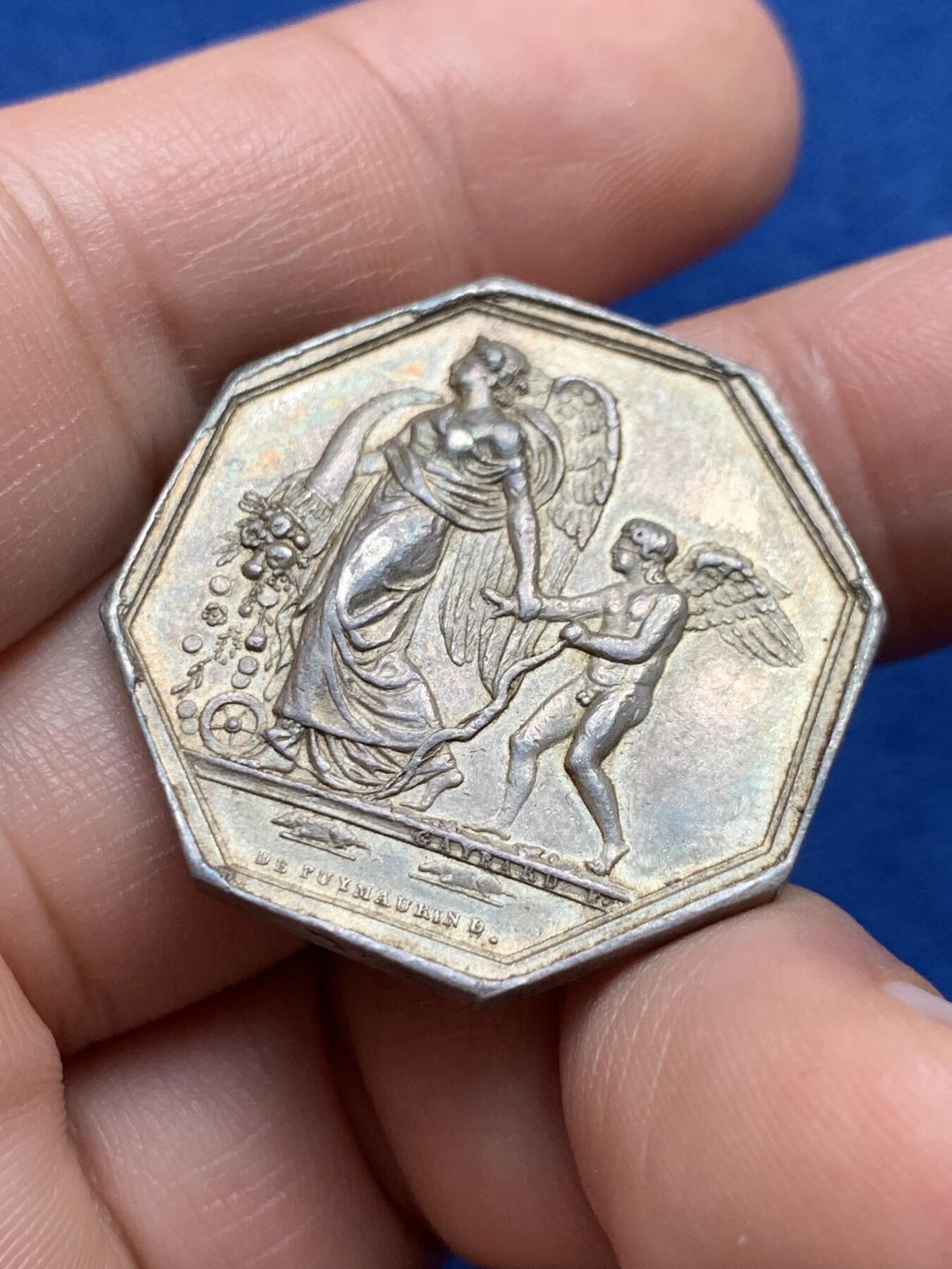 《竞宝斋》第440场 周日，周一，周二 3场连拍 （全场包邮） 法国寓言故事幸福与不幸八角银章，30.1MM，14克，早期神灯边铭，此原铸银章品相难得