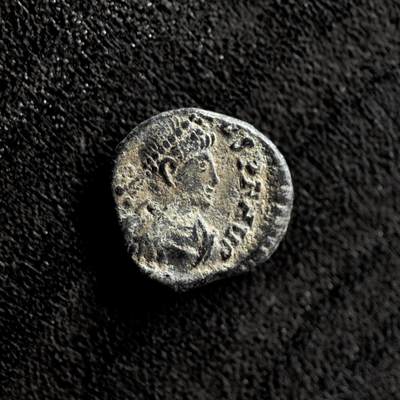 【良泉】第41期【自动场】11月27日晚19.30点开拍！86组，西方古代钱币专场 - 公元383-408年【古罗马】东罗马帝国首位皇帝，阿卡迪乌斯“蛮族俘虏”铜币，1.07克