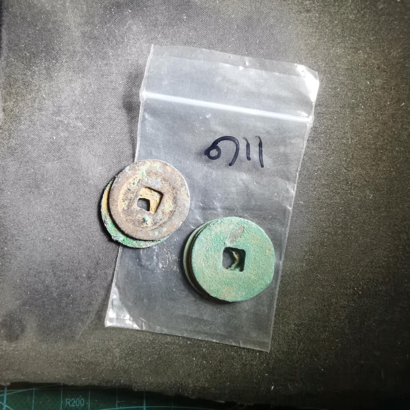 沼泽如烟--第907场 铜钱一组如图粘一起了 五枚