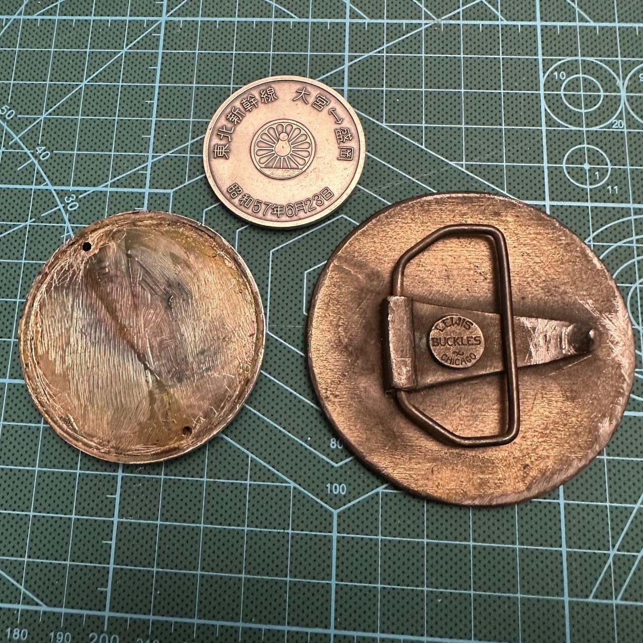 蒂克钱币-第48场日本章牌专场 日本 章 腰带扣 三枚 247g