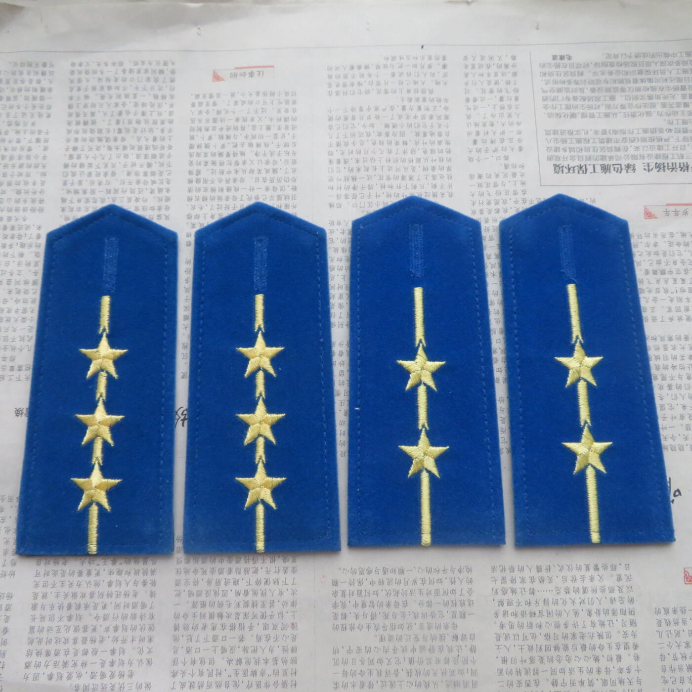 56--全新87空中尉、上尉4号软肩章各一付