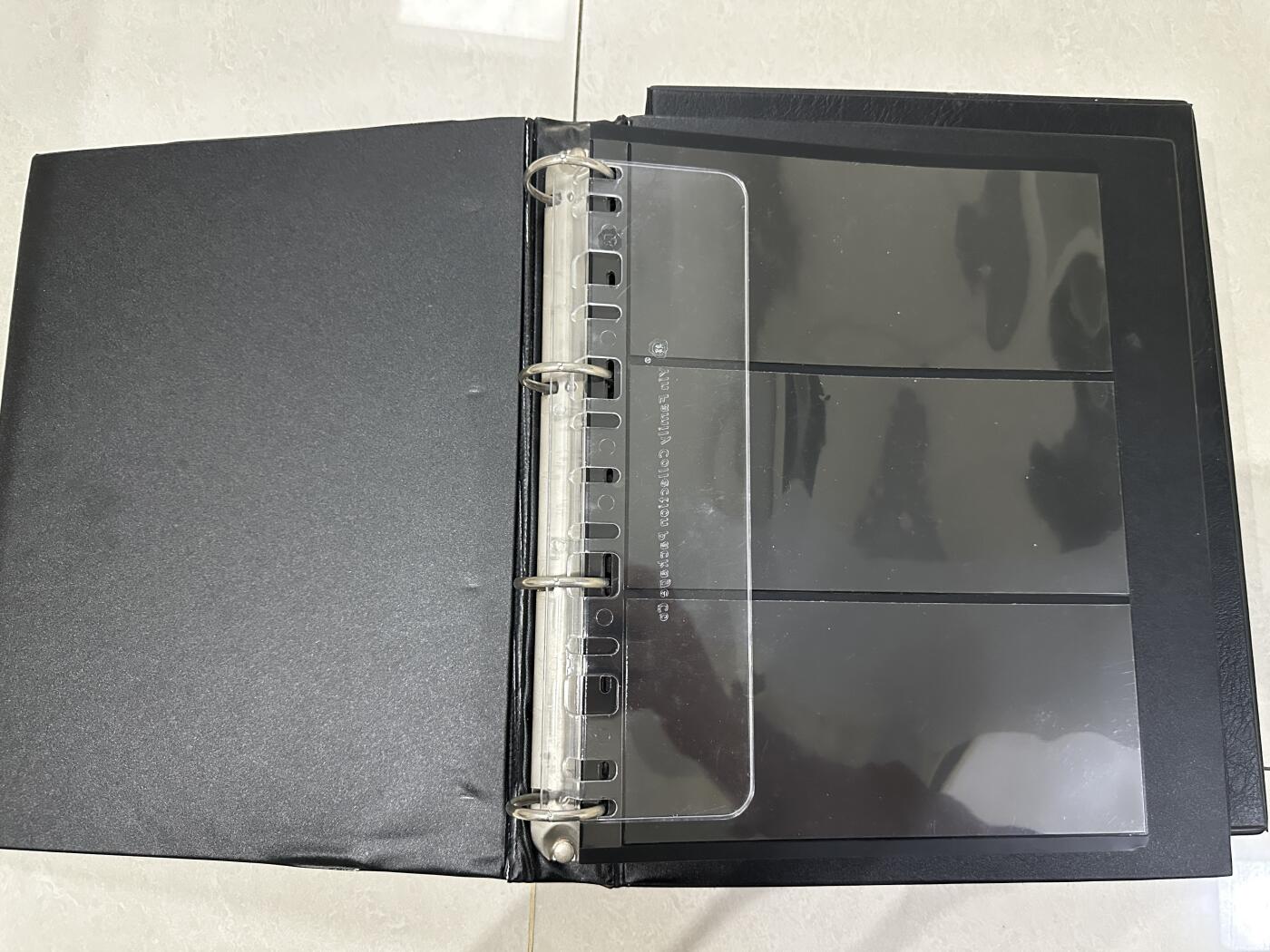 《外钞收藏家》第五百八十六期（品种丰富、精品多）（本平台长期征集拍品、欢迎藏友们联系合作） 2个版本2本裸币3隔页册子 接近全新 如图