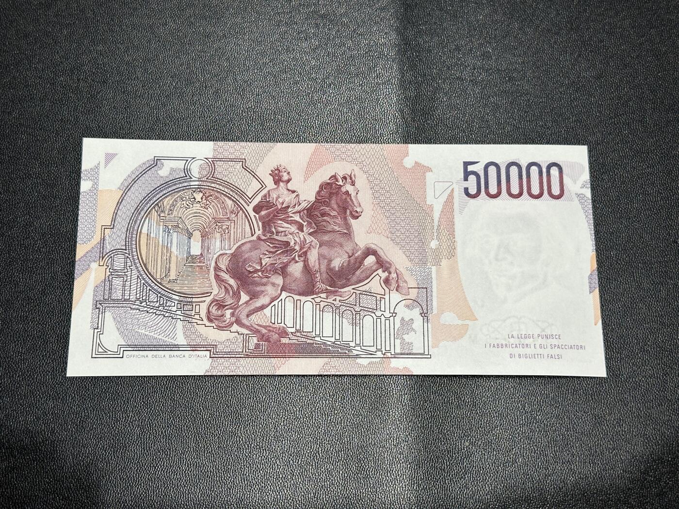 《外钞收藏家》第五百八十六期（品种丰富、精品多）（本平台长期征集拍品、欢迎藏友们联系合作） 1984年意大利5万里拉 初版 全新UNC