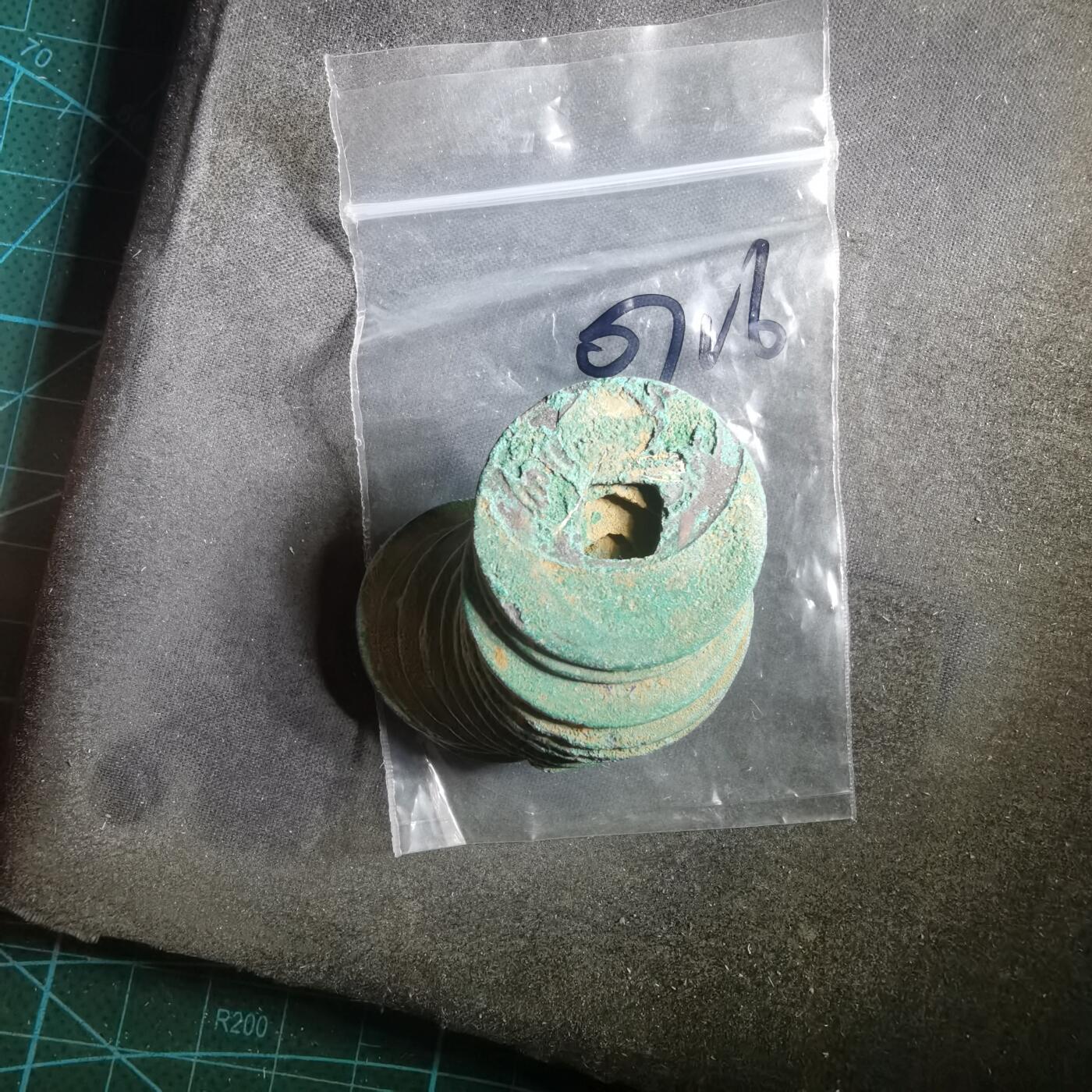 沼泽如烟--第907场 铜钱一组如图粘一起了 14枚