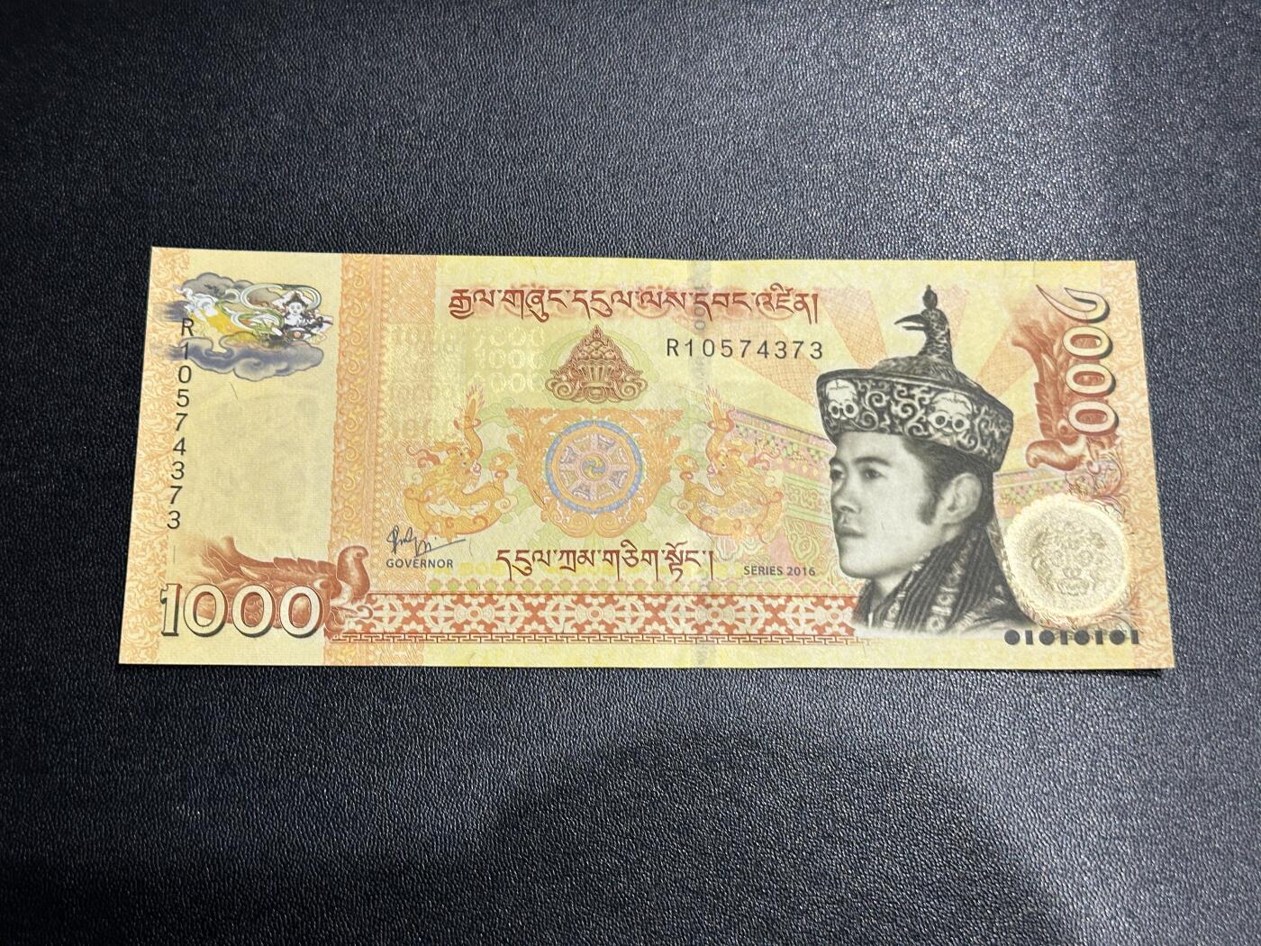 《外钞收藏家》第五百八十六期（品种丰富、精品多）（本平台长期征集拍品、欢迎藏友们联系合作） 2016年不丹1000努尔特鲁姆 全新UNC