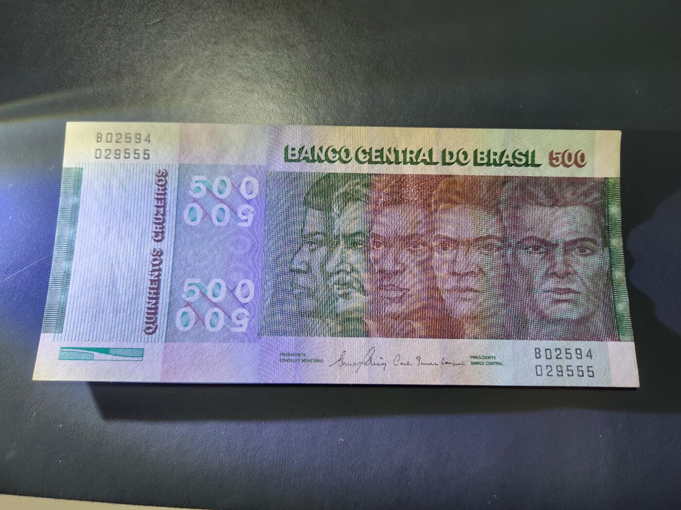 11月21号晚上8点 外国纸币自动截拍第61场 巴西1972年500克鲁塞罗 签名20 几乎全新 555豹子号