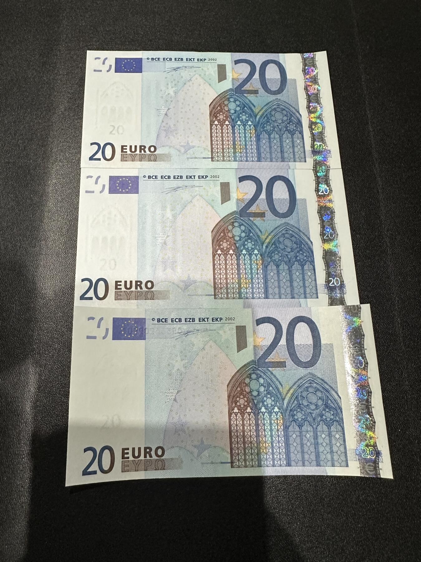 《外钞收藏家》第五百八十六期（品种丰富、精品多）（本平台长期征集拍品、欢迎藏友们联系合作） 一签20欧元 3张一起 全新UNC 2张无47靓号