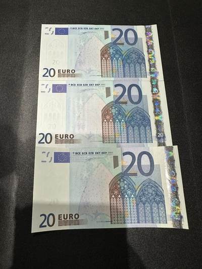 《外钞收藏家》第五百八十六期（品种丰富、精品多）（本平台长期征集拍品、欢迎藏友们联系合作） - 一签20欧元 3张一起 全新UNC 2张无47靓号