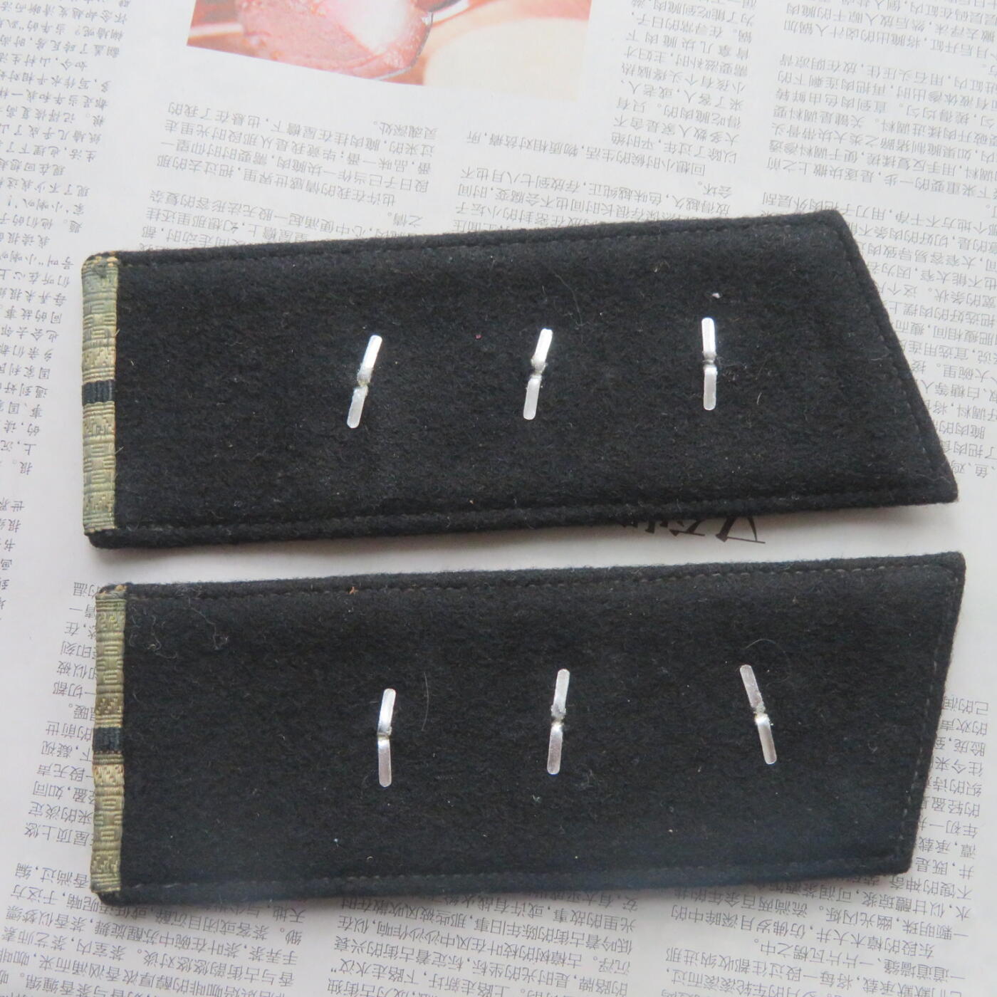 39--55海军技术上尉大衣肩章一付（领章铝星）