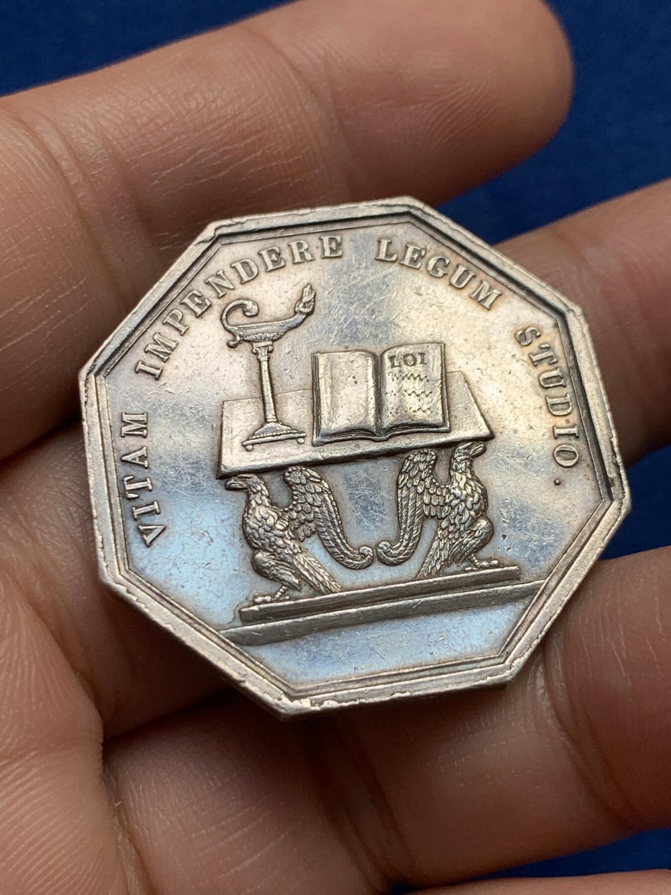 《竞宝斋》第440场 周日，周一，周二 3场连拍 （全场包邮） 法国巴黎上诉法院法律顾问八角银质jeton，16.77g，33.6mm，蜜蜂边铭