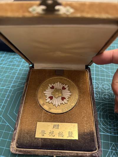 蒂克钱币-第48场日本章牌专场 - 日本警视厅 警视总监 镀金章 65mm 142g 绒布盒
