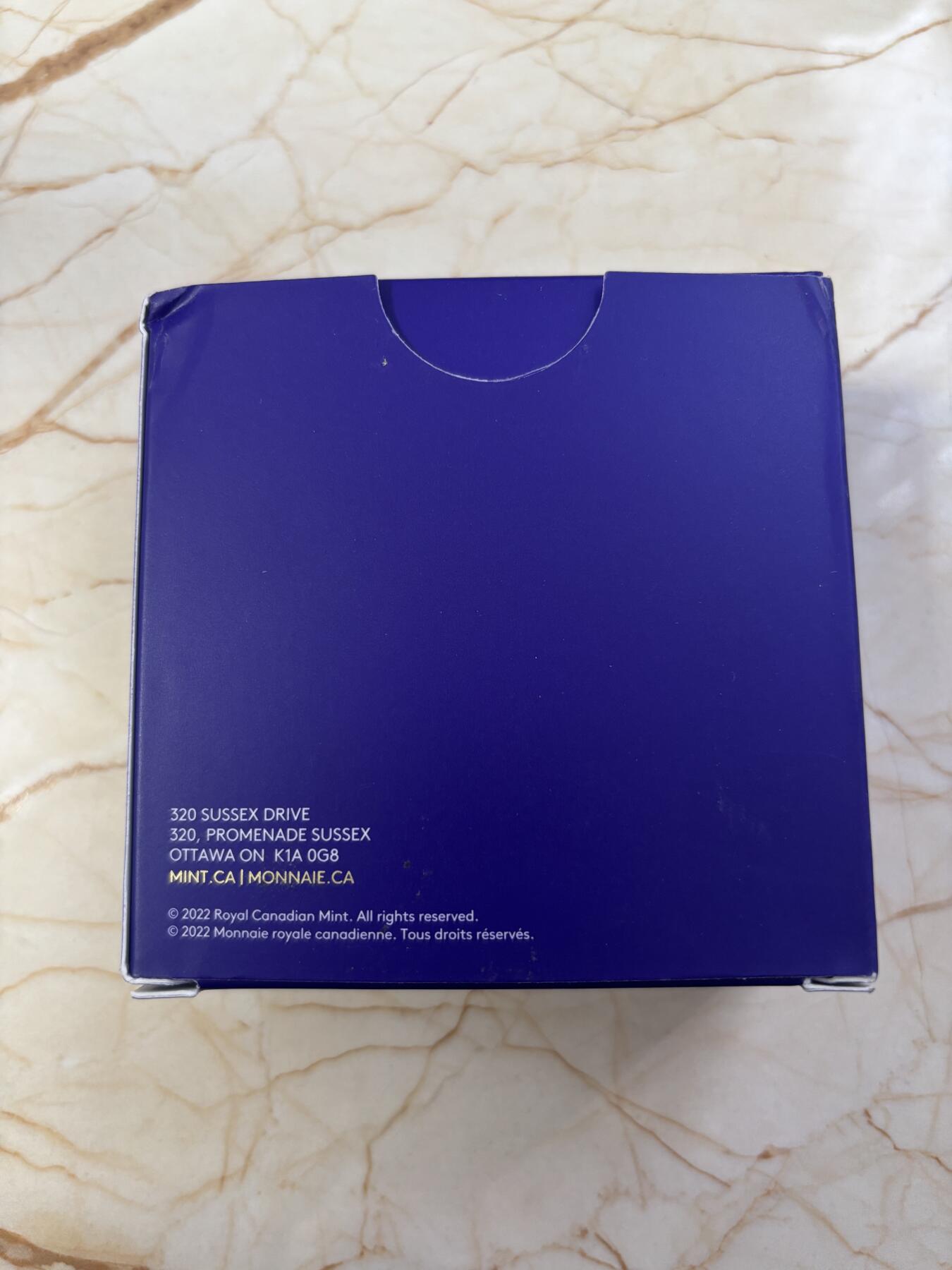 第182期拍卖 加拿大2022年帝国皇冠缅怀女王镶嵌宝石纪念银币，9999银，31.39克，