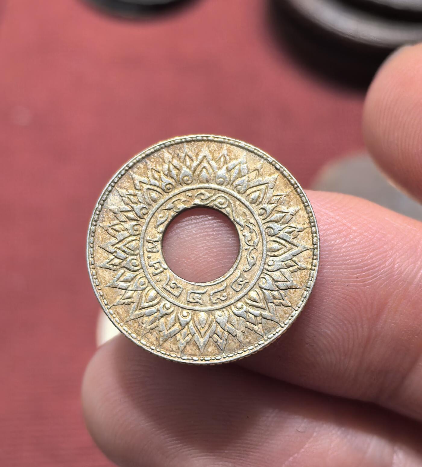 南宋泉阁俄币 外币 国币 专场第十九期 【送拍无额外佣金】 泰国 1941年 拉玛八世 10萨当佛教主题银币 老包浆 原味好品