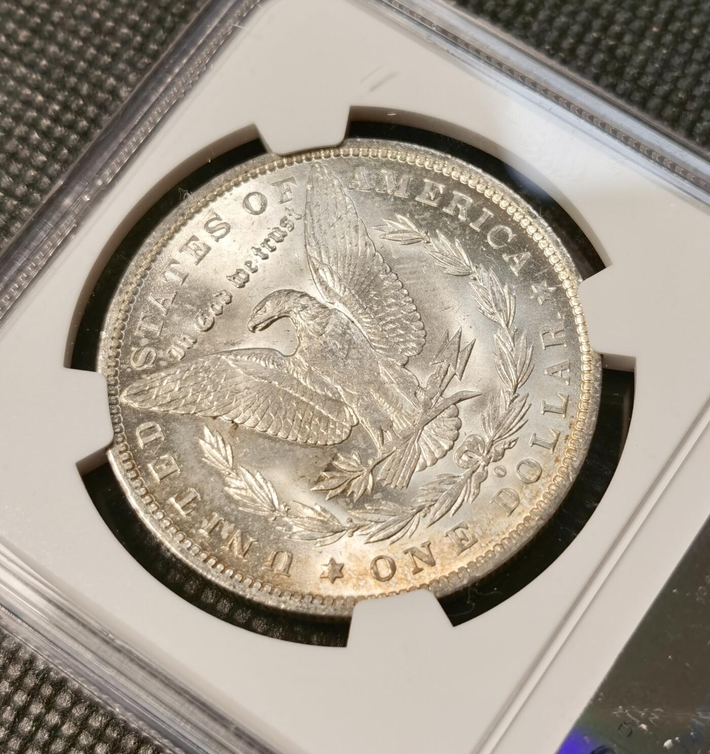 甄臻铺-世界币章拍卖（第40期）送拍享返佣金等优惠多多 NGC-MS64 1884年美国O版摩根，正面币面干净，背面淡淡月芽儿包浆