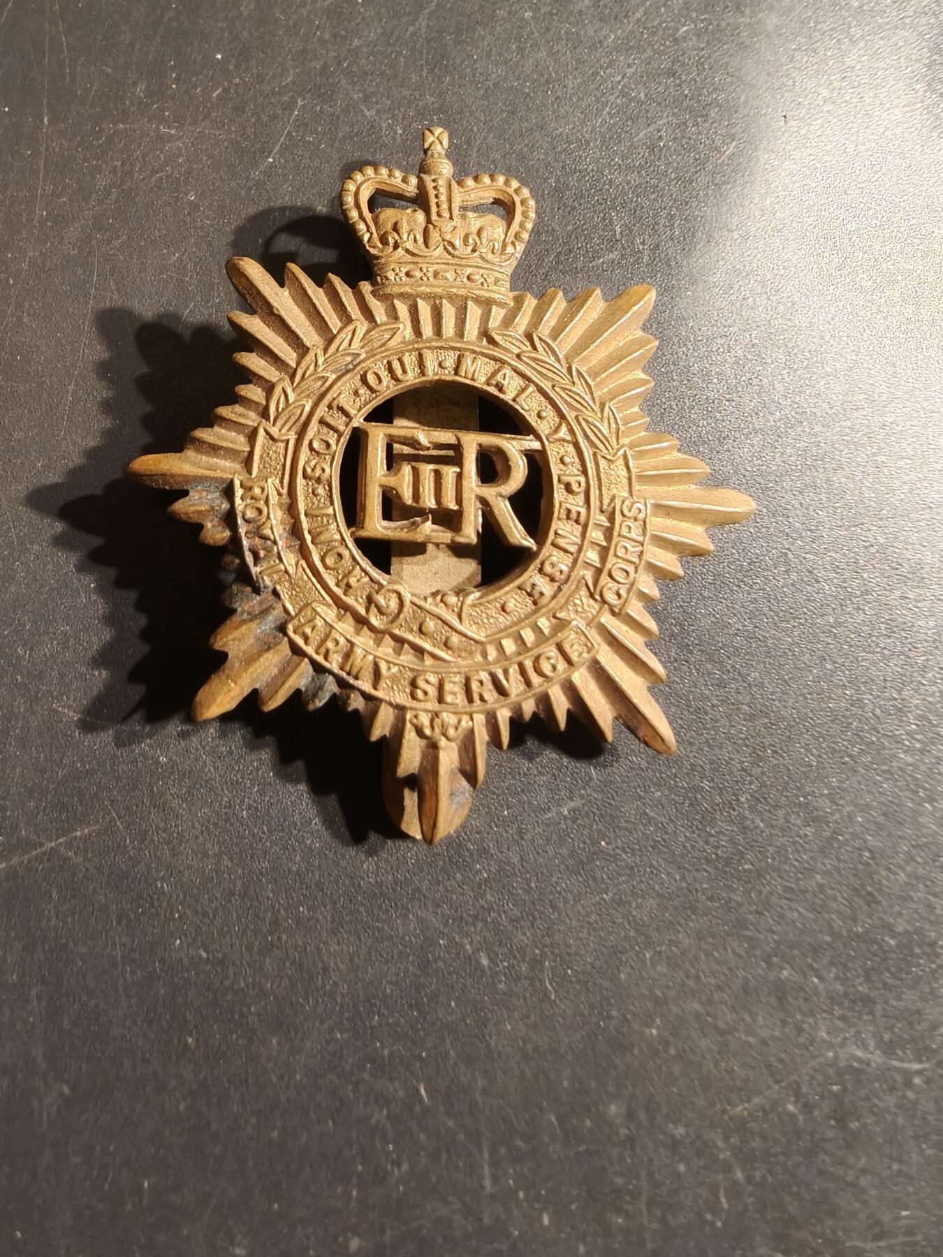老王徽章第164期  英国皇家陆军服务兵团帽徽     女王早期铜质版