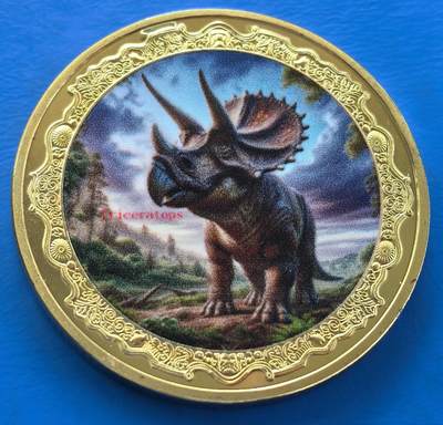 外国优质老铜币银币，周六九点倒数截拍，满百包邮，可寄存半年，喜欢朋友微信扫描二维码可直接参拍 - 俄罗斯镀金恐龙纪念章-三角龙，直径39.8mm，重29克