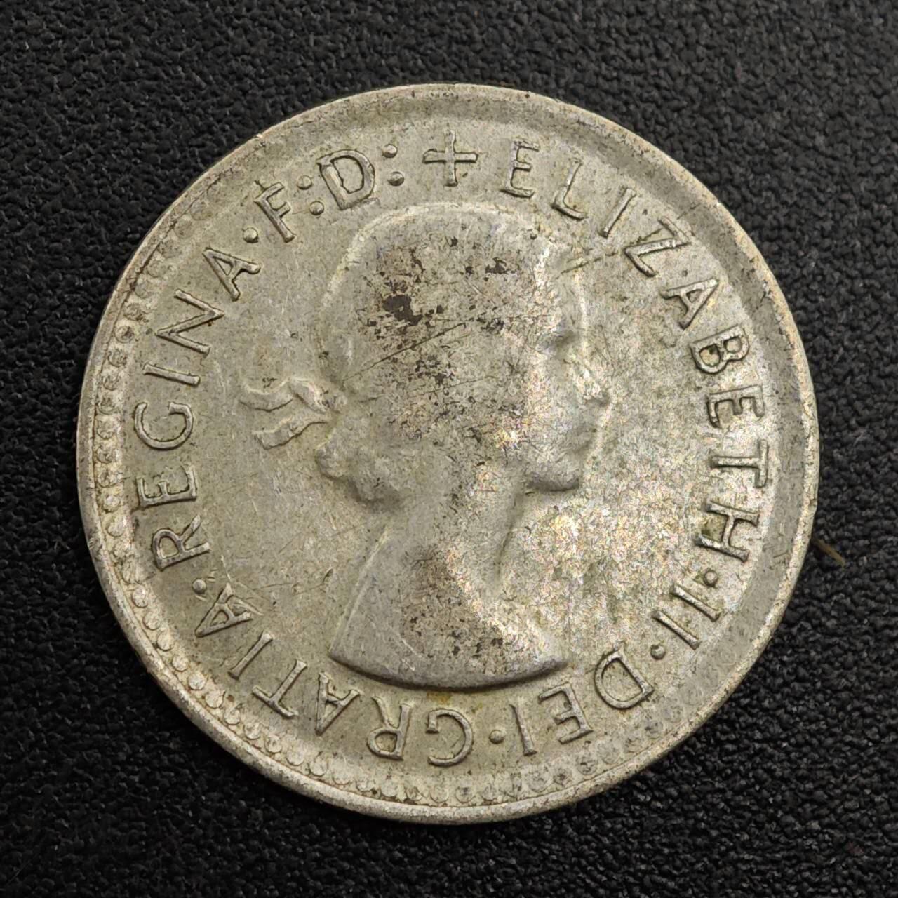 【淘币小摊】实时拍第八百零一拍   散币场   满百包邮可预留二周 每周一统一发货   澳大利亚1961年伊丽莎白二世3便士银币