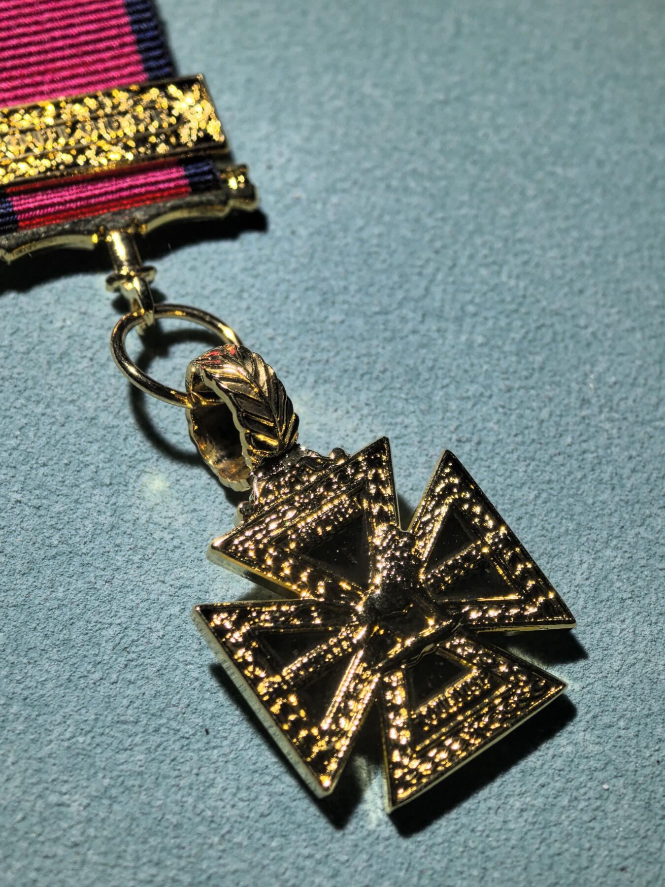 盛世勋华——号角文化勋章邮票专场拍卖第288期 英国陆军金质十字奖章迷你章 极为罕见 原章是英国章最贵的几款之一